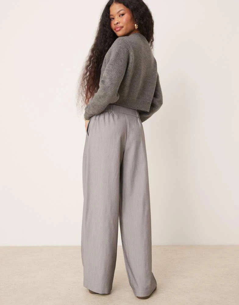 商品ASOS|ASOS DESIGN Petite tailored wide leg dad trousers in grey,价格¥250,第4张图片详细描述