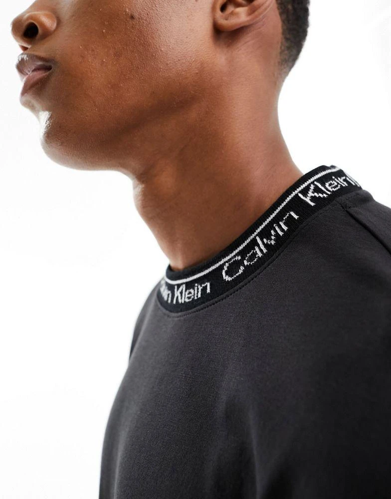 商品Calvin Klein|Calvin Klein unisex running logo long sleeve t-shirt in black,价格¥483,第2张图片详细描述