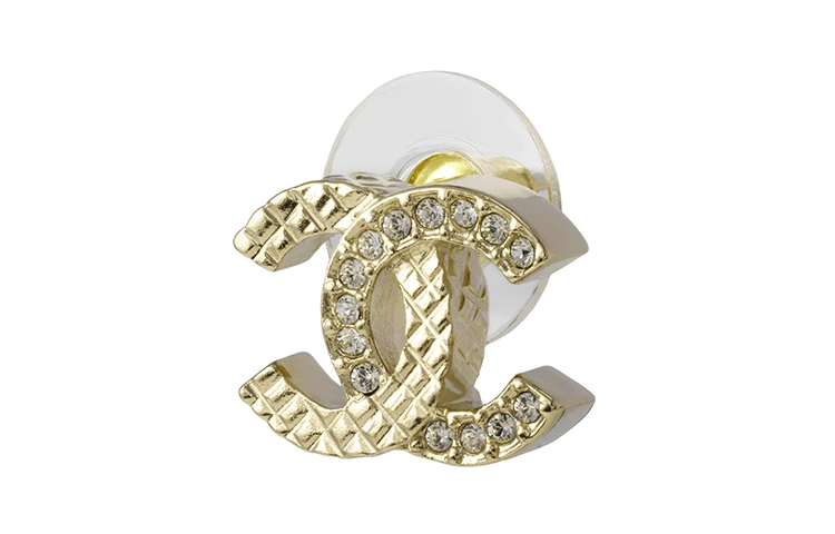 商品[国内直发] Chanel|【23K新品】 香奈儿 经典双C标志 格纹水钻 金属 耳钉 女款 金色,价格¥5885,第6张图片详细描述