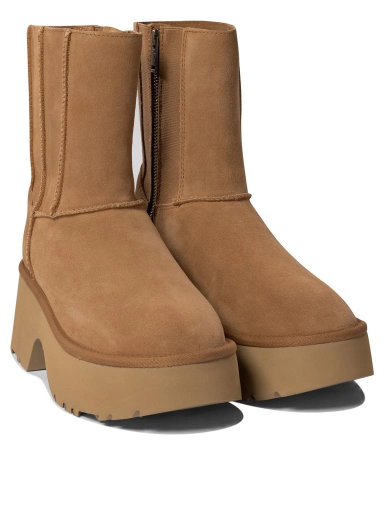 商品UGG|Classic Twin Seam New Heights Ankle Boots Beige,价格¥1530,第2张图片详细描述