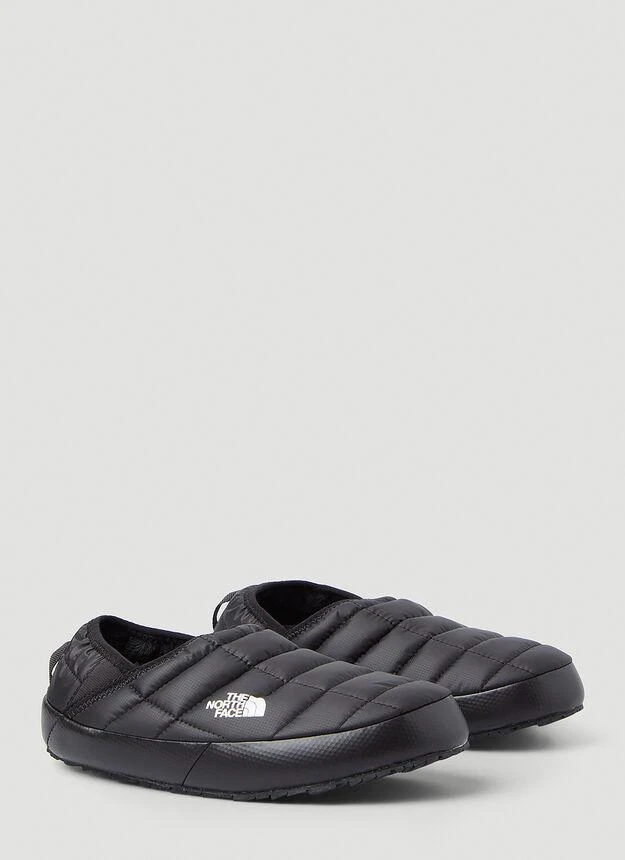 商品The North Face|Thermoball Tent V Slippers in Black,价格¥449,第2张图片详细描述