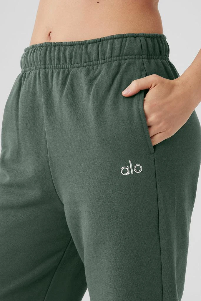 商品Alo|Accolade Sweatpant - Dark Cactus,价格¥879,第4张图片详细描述