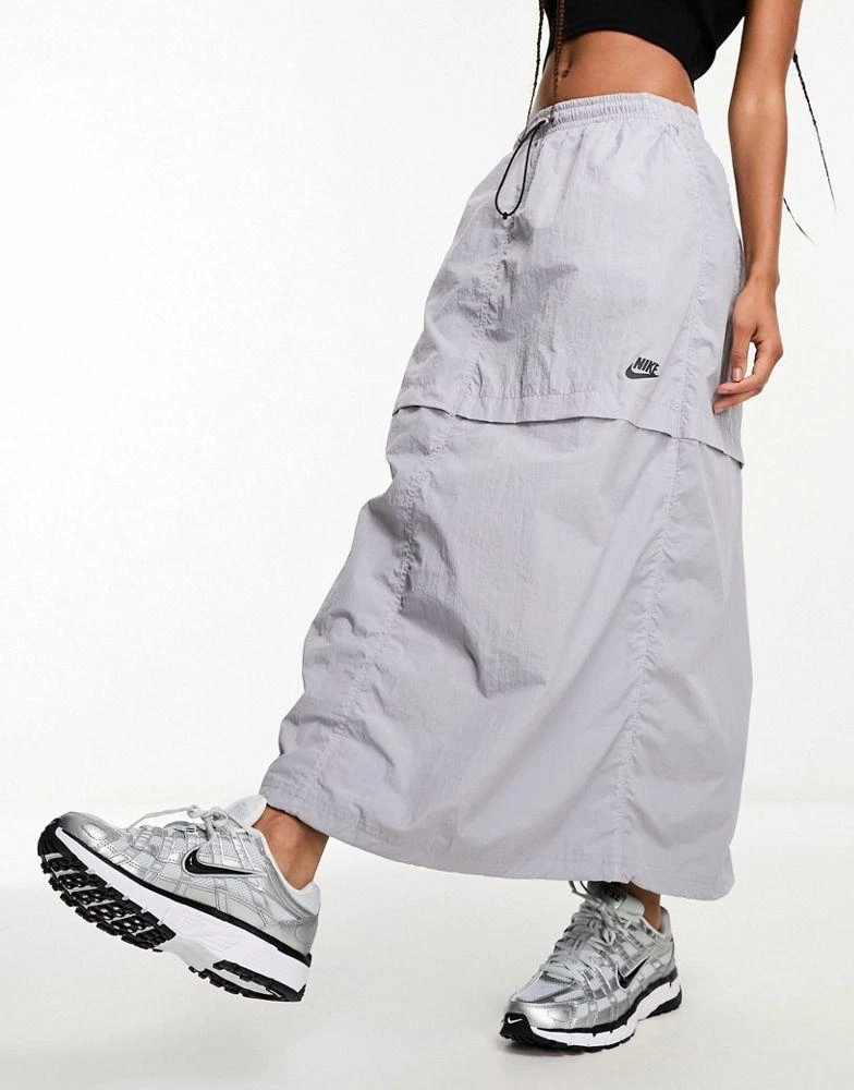 商品NIKE|Nike Sport Utility woven cargo maxi skirt in pewter grey,价格¥246,第4张图片详细描述