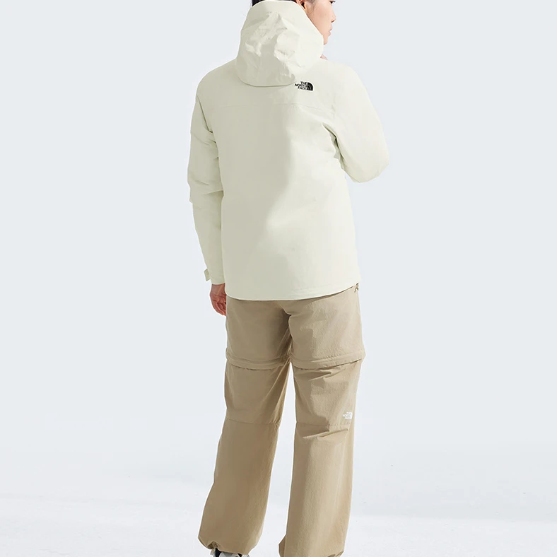 商品[国内直发] The North Face|北面  城市户外系列 品牌logo时尚夹羽绒内胆连帽长袖  防水防风透气冲锋衣 女款 沙丘白,价格¥3535,第4张图片详细描述