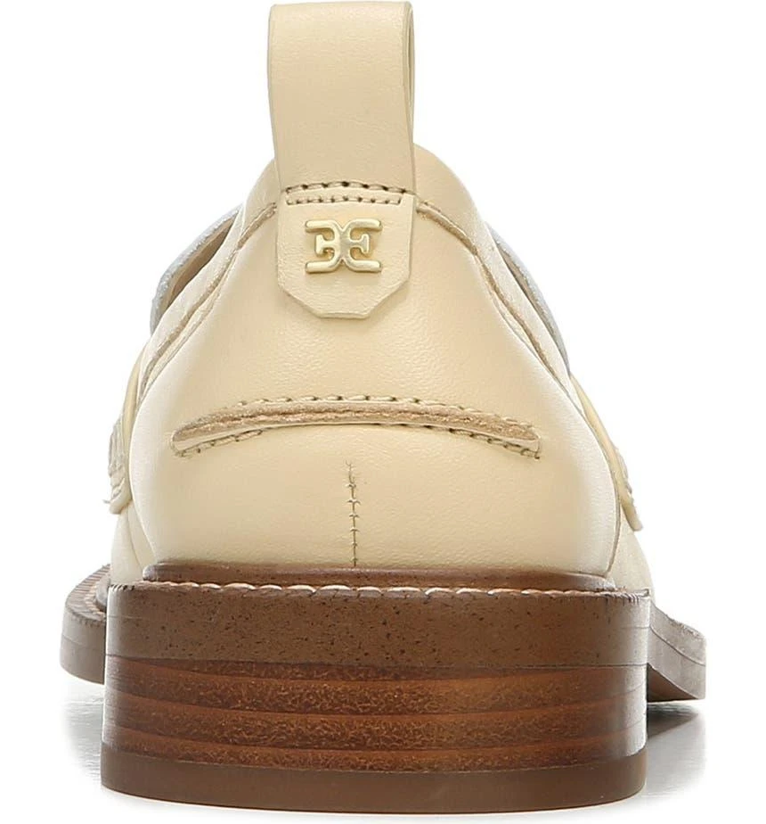 Caylia Loafer 商品