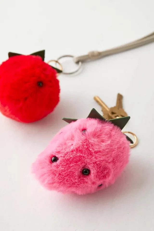 商品Urban Outfitters|Fluffy Strawberry Keychain,价格¥76,第4张图片详细描述