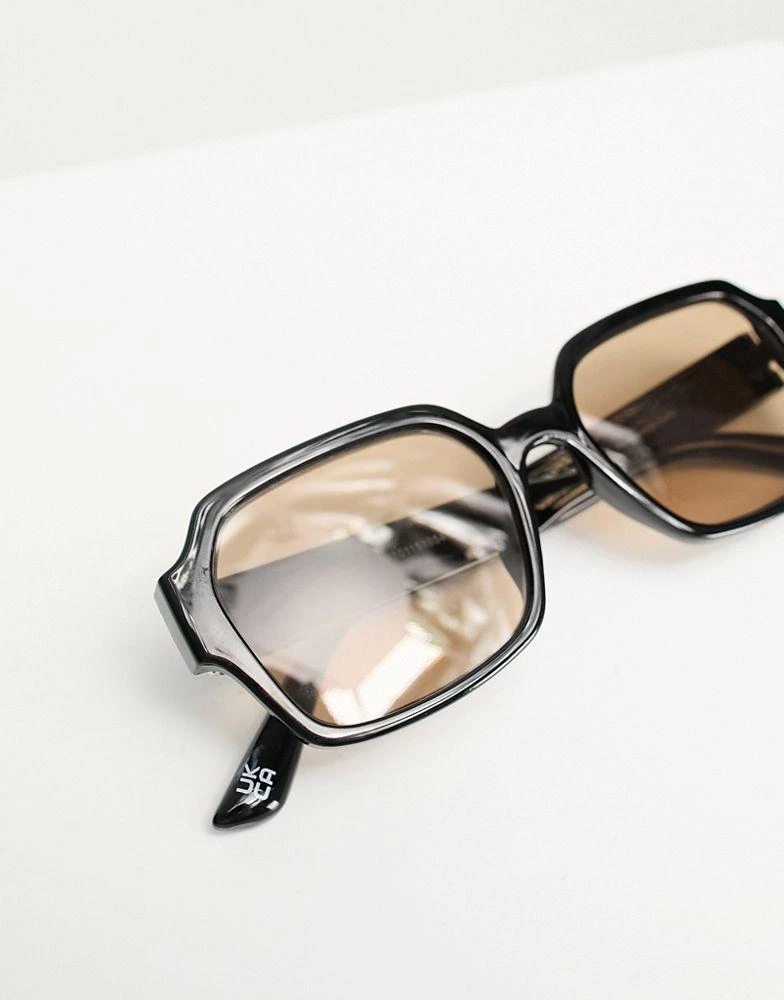 商品ASOS|ASOS DESIGN 70's square sunglasses in black plastic with smoke brown lens,价格¥90,第3张图片详细描述