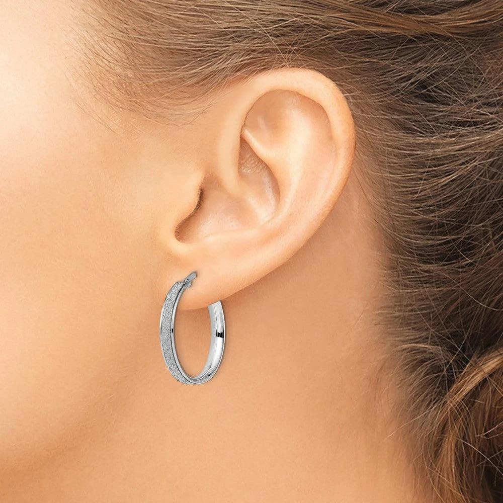 商品Diamond2Deal|14K White Gold Polished Glimmer Infused Hoop Earrings,价格¥4458,第4张图片详细描述