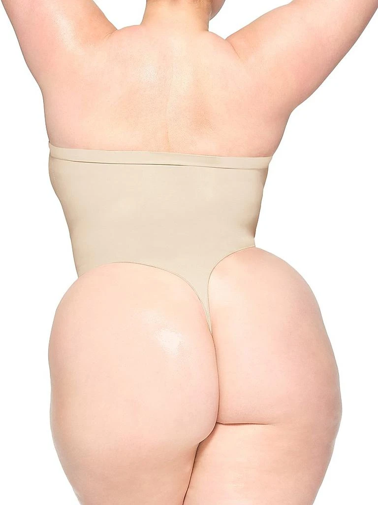 商品SKIMS|Seamless Sculpt Strapless Thong Bodysuit,价格¥523,第5张图片详细描述