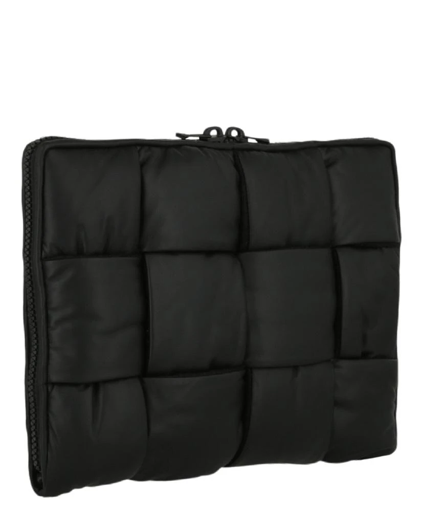 商品Bottega Veneta|Maxi Intrecciato Puffer Laptop Pouch,价格¥2132,第2张图片详细描述