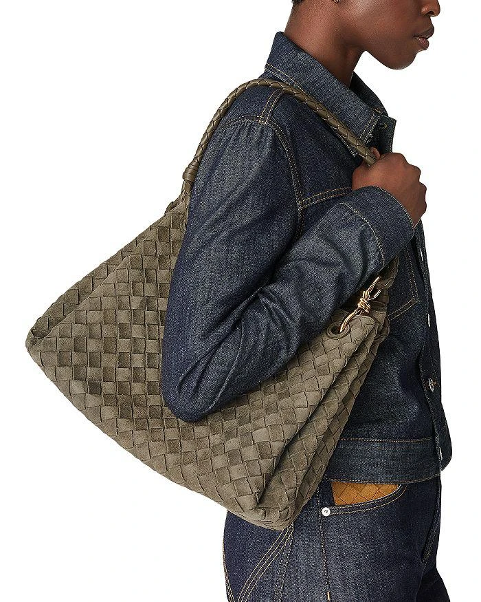 商品Bottega Veneta|Large Parachute Intrecciato Suede Shoulder Bag,价格¥47829,第2张图片详细描述