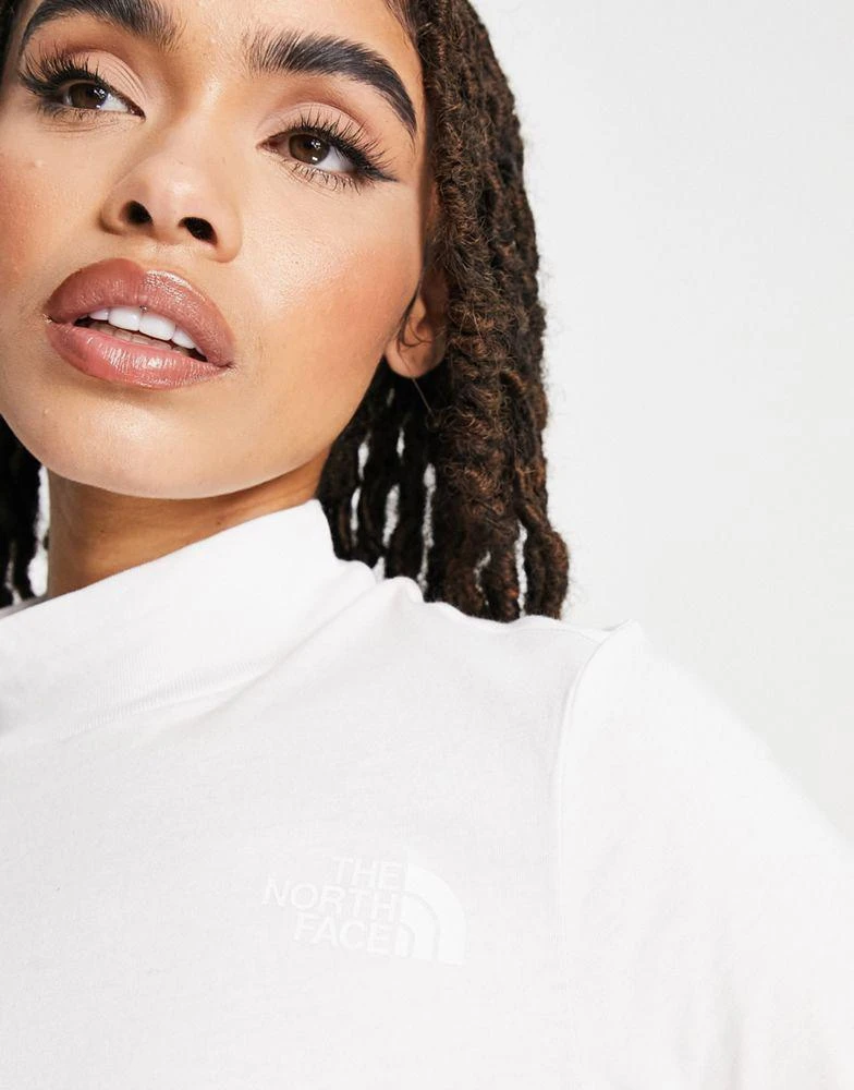 商品The North Face|The North Face Nekku long sleeve t-shirt in white Exclusive at ASOS,价格¥245,第4张图片详细描述