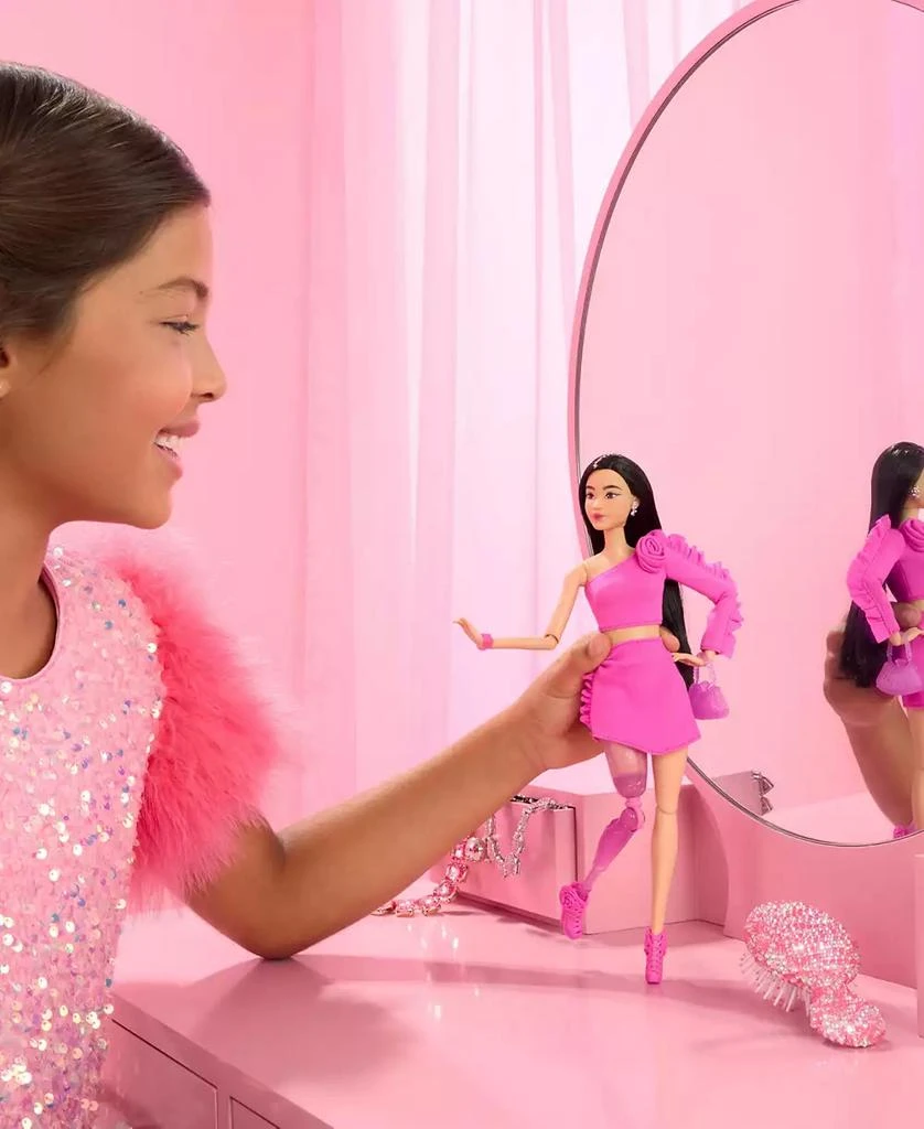 商品Barbie|Deluxe Style 2 Doll in Pink Barbiecore Top and Skirt Set, Black Hair & Prosthetic Leg,价格¥126,第2张图片详细描述