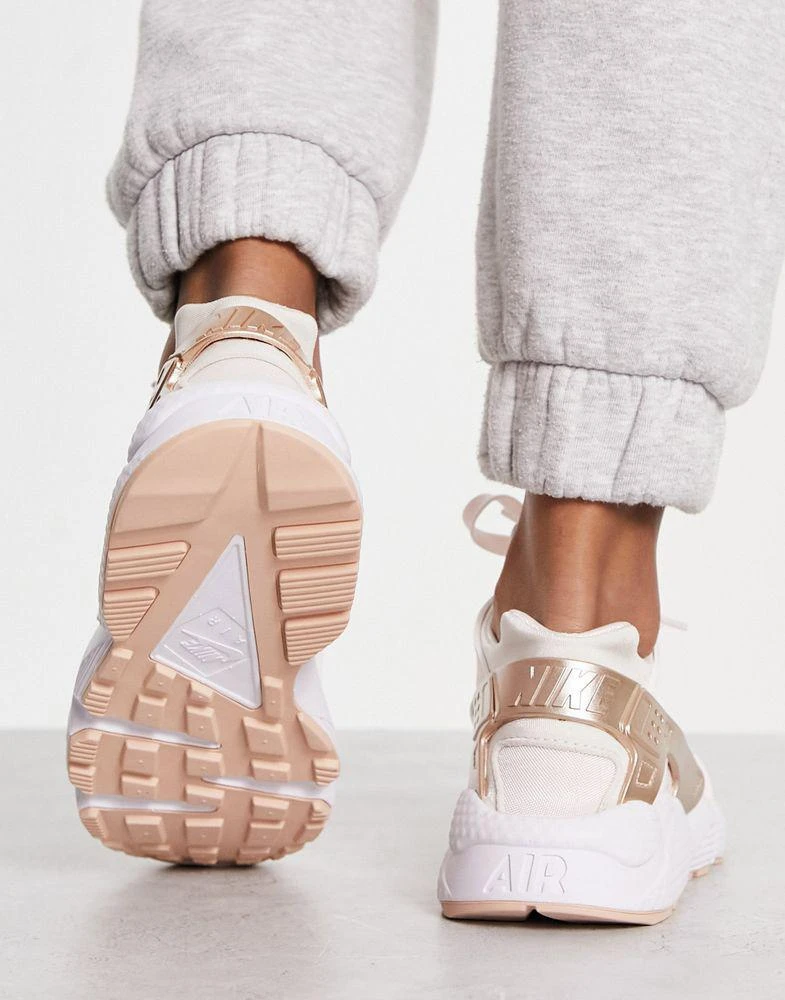 商品NIKE|Nike Air Huarache trainers in soft pink and metallic shimmer,价格¥819,第2张图片详细描述