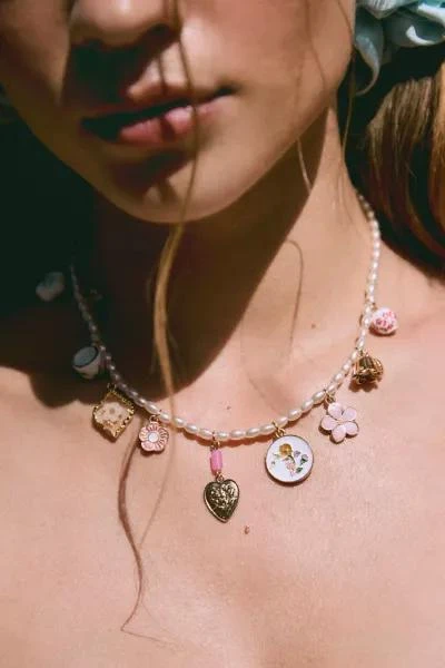 商品Urban Outfitters|Lottie Pearl Treasure Charm Necklace,价格¥154,第1张图片