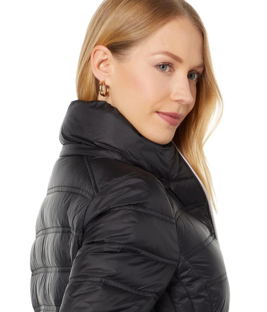 商品Michael Kors|Zip Front Horizontal Quilt Packable Jacket M823157QZ,价格¥842,第4张图片详细描述