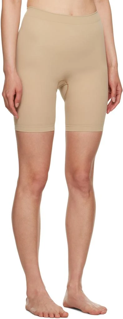 商品SKIMS|Beige Seamless Sculpt Mid Thigh Shorts,价格¥370,第2张图片详细描述