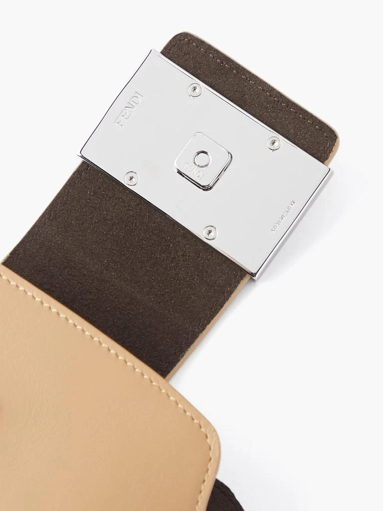 商品Fendi|FF-plaque leather glasses case,价格¥2194,第3张图片详细描述