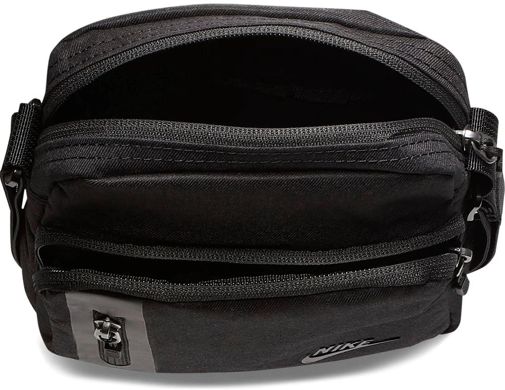 商品NIKE|Nike Tech Crossbody Bag,价格¥207,第3张图片详细描述