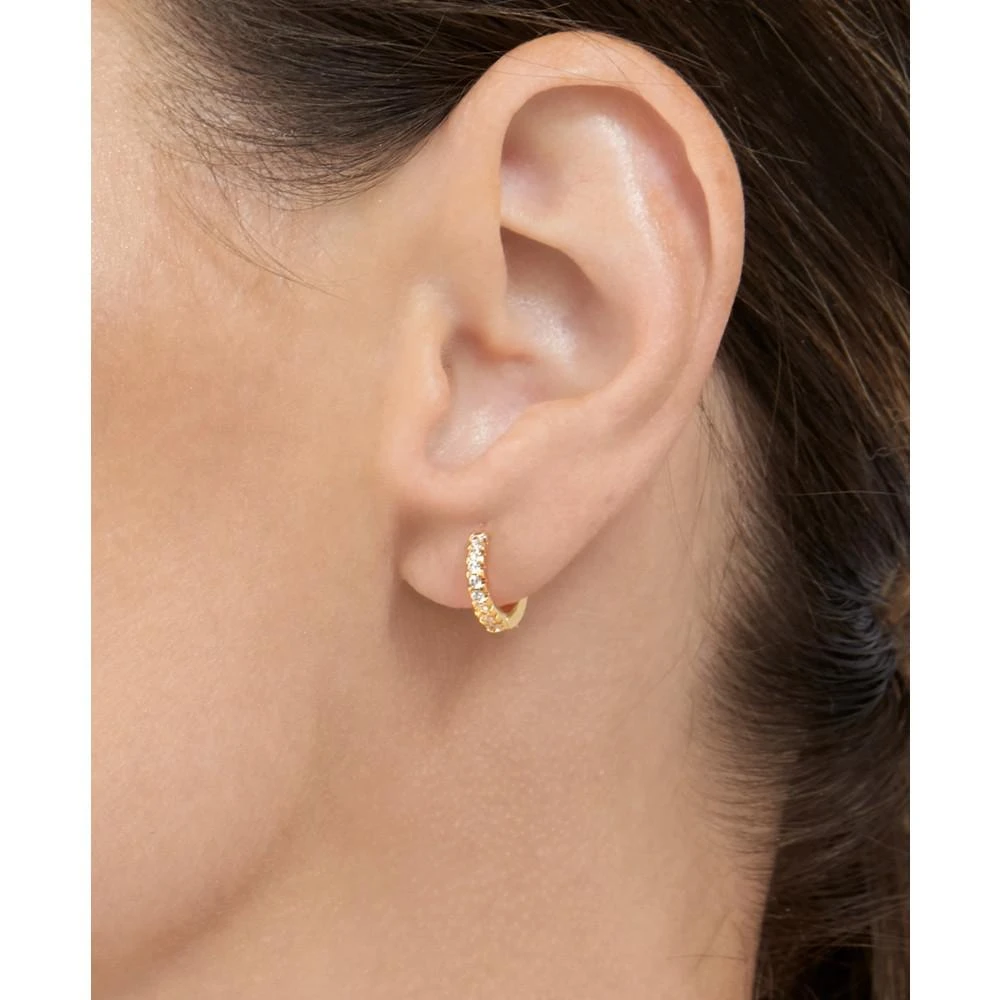 商品ADORNIA|Crystal Small Huggie Hoop Earrings, 0.35",价格¥145,第2张图片详细描述