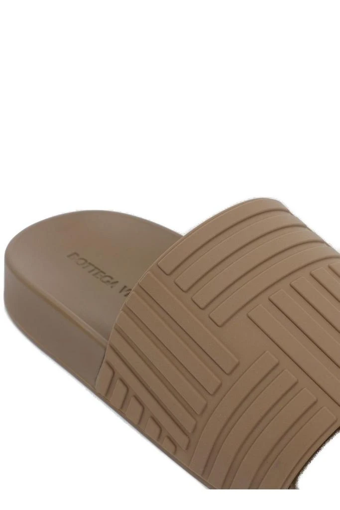 商品Bottega Veneta|Bottega Veneta Embossed Open-Toe Slides,价格¥1794,第4张图片详细描述