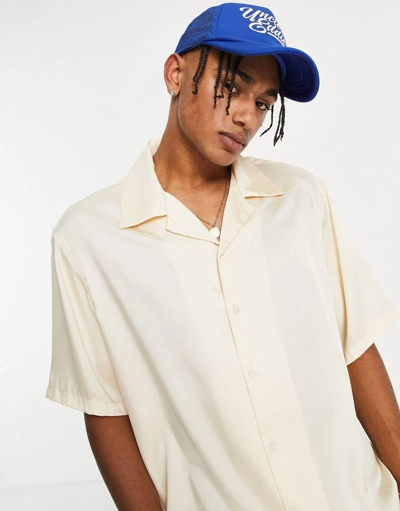 商品Bershka|Bershka satin shirt in champagne - exclusive to ASOS,价格¥147,第2张图片详细描述