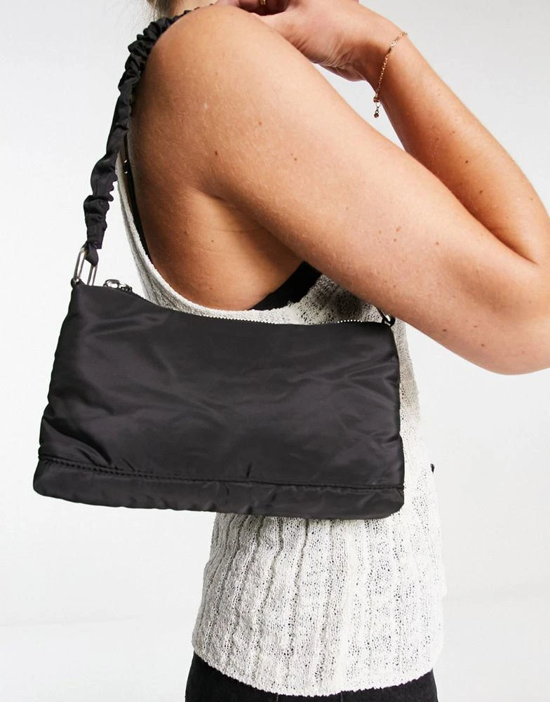 商品Topshop|Topshop Sacha nylon scrunchie strap shoulder bag in black,价格¥84,第4张图片详细描述