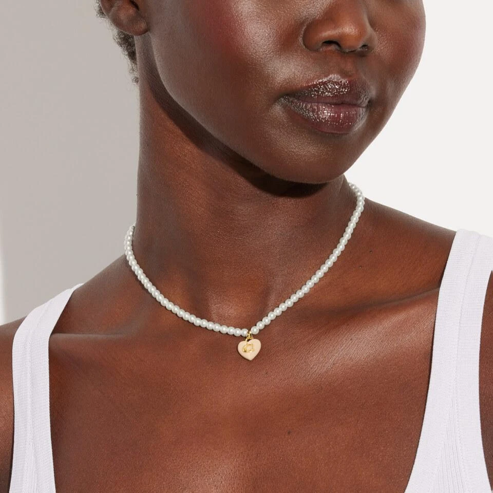 商品Coach|Coach C Heart Gold-Plated Faux Pearl Choker Necklace,价格¥862,第3张图片详细描述