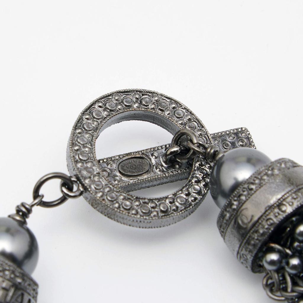 Chanel CC Grey Faux Pearls Gunmetal Tone Bracelet商品第3张图片规格展示