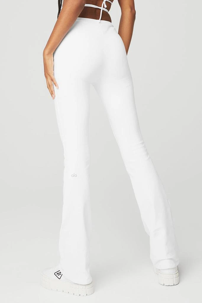 商品Alo|Airbrush High-Waist Cinch Flare Legging - White,价格¥715,第2张图片详细描述