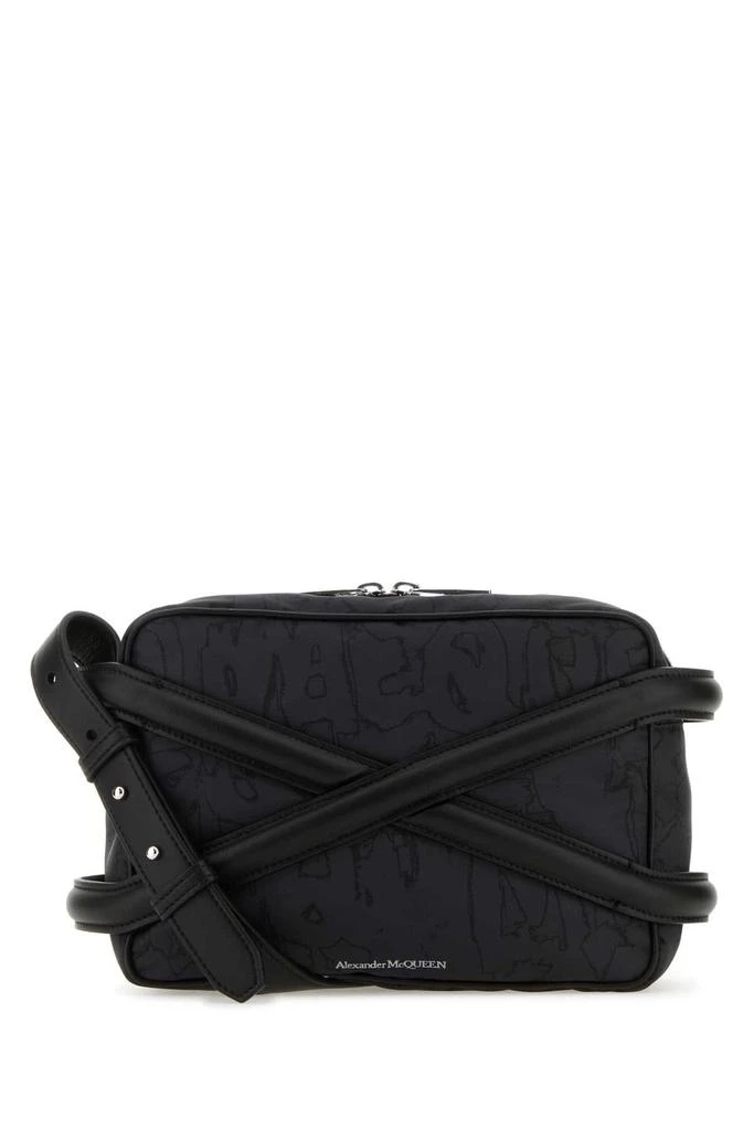 商品Alexander McQueen|Alexander McQueen The Harness Logo-Printed Zipped Camera Bag,价格¥5005,第1张图片