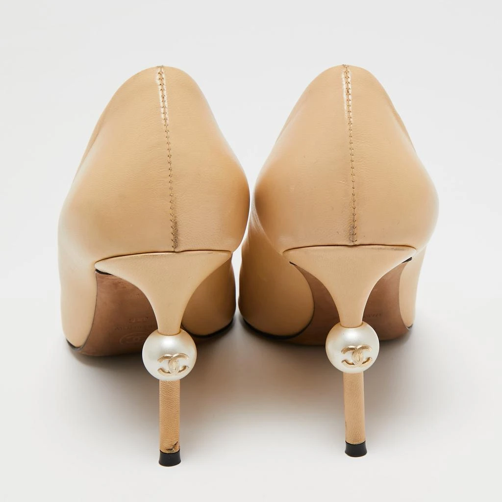 商品[二手商品] Chanel|Chanel Beige/Black Leather And Canvas Faux Pearl Cap Toe Pointed Toe Pumps Size 38,价格¥3666,第5张图片详细描述