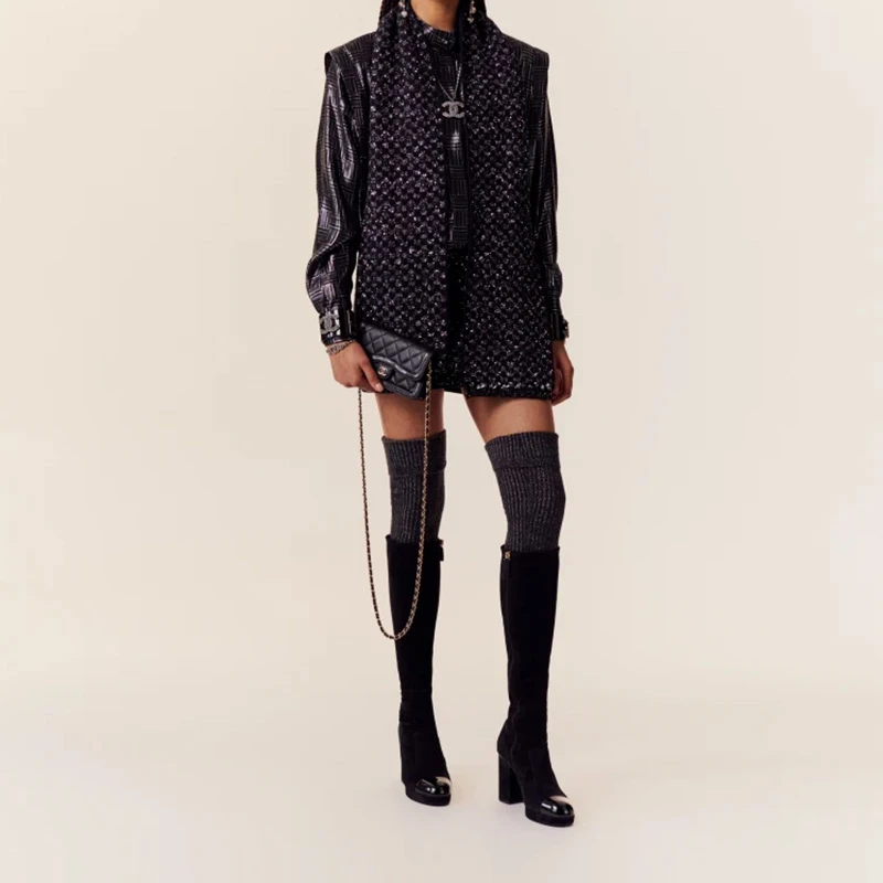 商品[国内直发] Chanel|香奈儿 23B 金扣链条菱格纹 小羊皮漆皮小牛皮 斜挎单肩包 常规 女款 黑色,价格¥26152,第7张图片详细描述