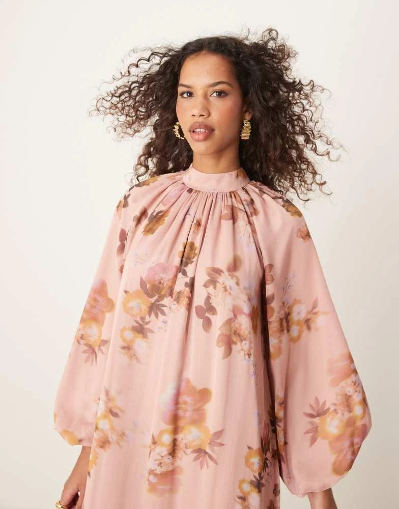 商品ASOS|ASOS DESIGN smock tie bow back maxi dress in pink blurred floral print,价格¥622,第3张图片详细描述