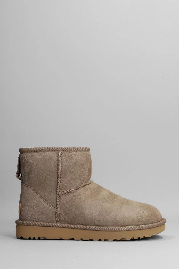 商品UGG|UGG Mini Classic Ii Low Heels Ankle Boots In Taupe Suede,价格¥1788,第1张图片