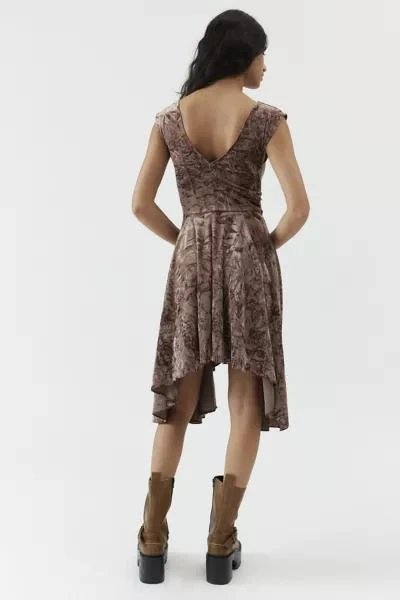 商品Urban Outfitters|UO Corina Velvet Short Sleeve Mini Dress,价格¥153,第5张图片详细描述