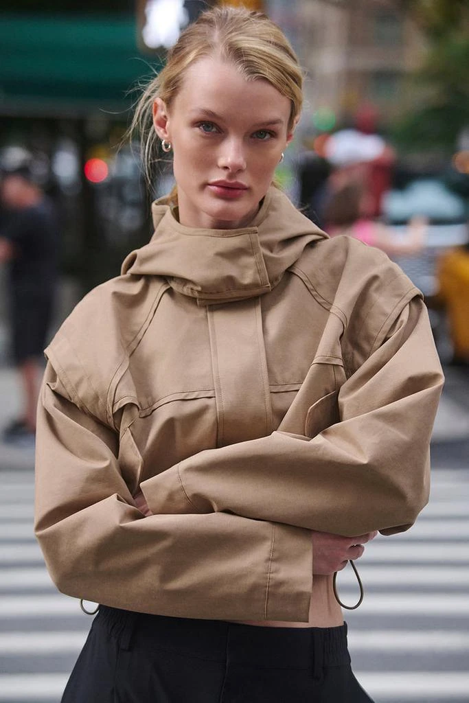 商品Alo|Cropped Unify Jacket - Toasted Almond,价格¥1323,第1张图片