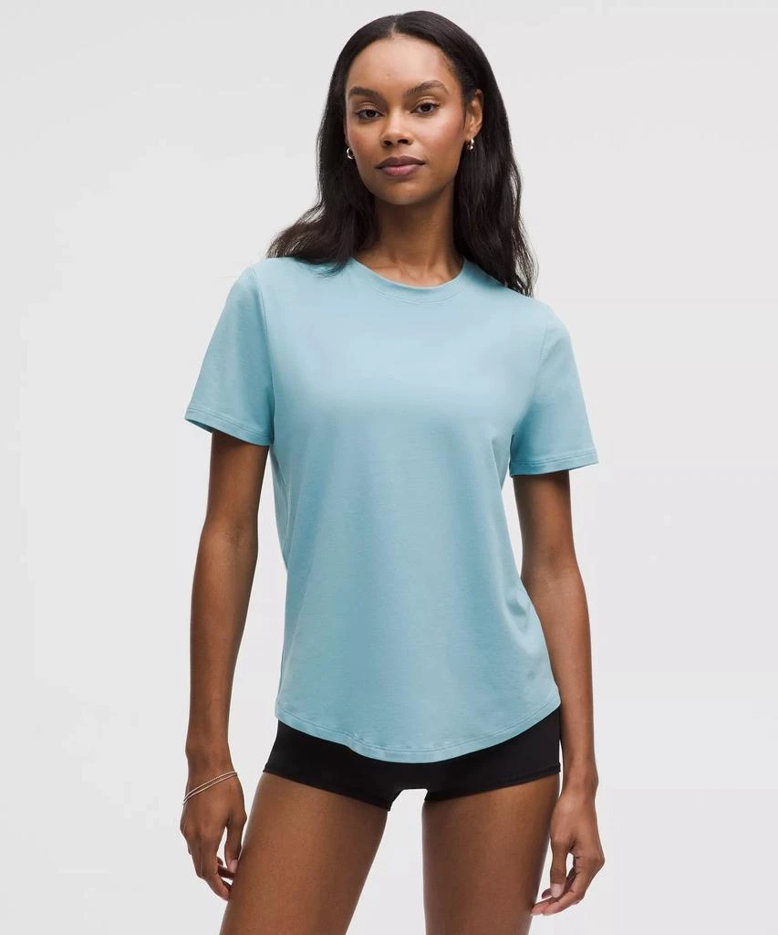 Love Curved-Hem Crewneck T-Shirt 商品