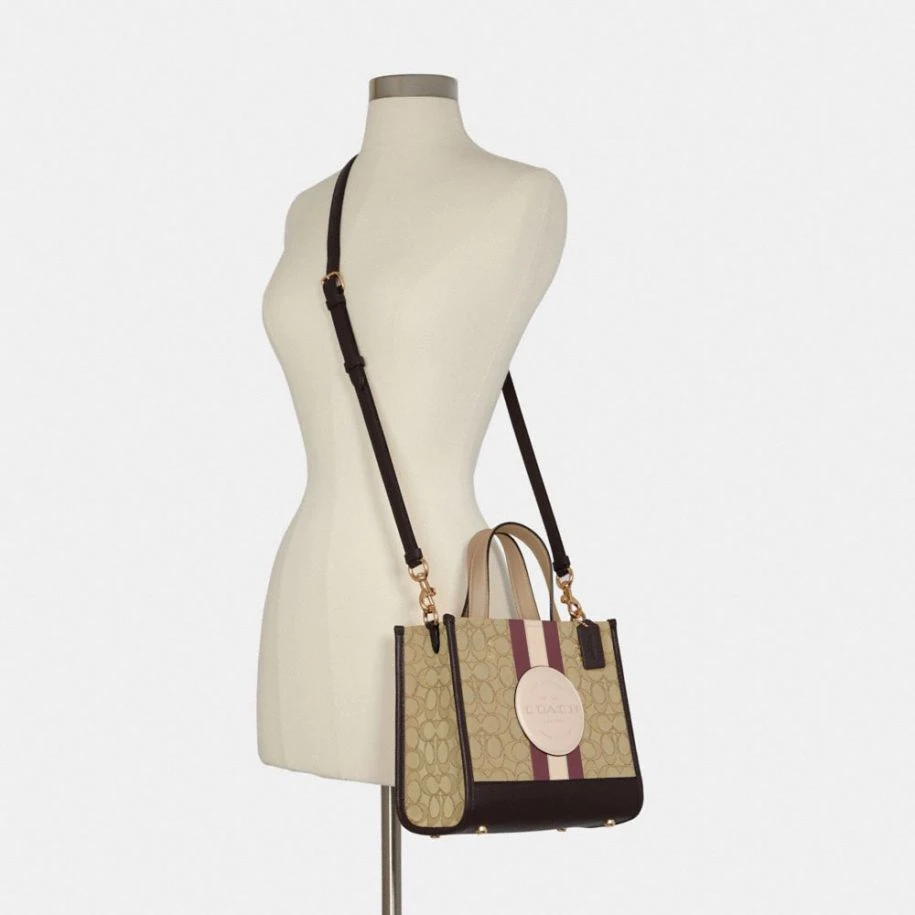 商品[国�内直发] Coach|蔻驰 Dempsey 22 经典老花Logo贴标 织物拼皮革 托特包Tote包购物袋单肩斜挎手提包 小号 女款 浅卡其色,价格¥2087,第7张图片详细描述