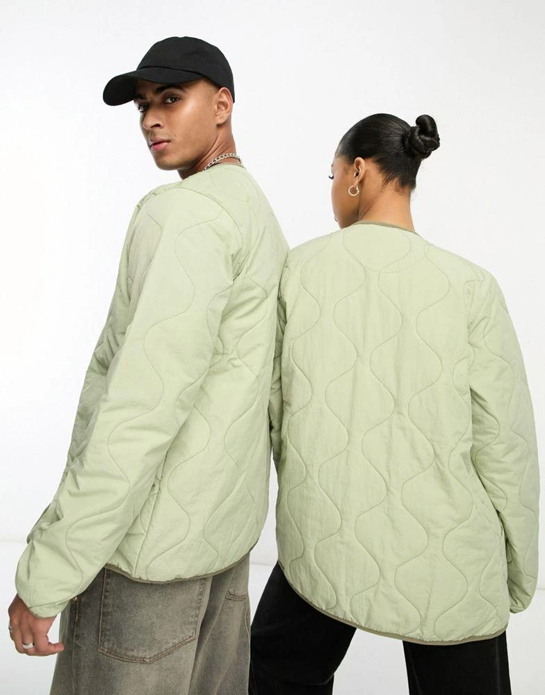 商品Columbia|Columbia Doverwood crinkle fabric unisex quilted liner jacket in khaki  Exclusive at ASOS,价格¥918,第2张图片详细描述