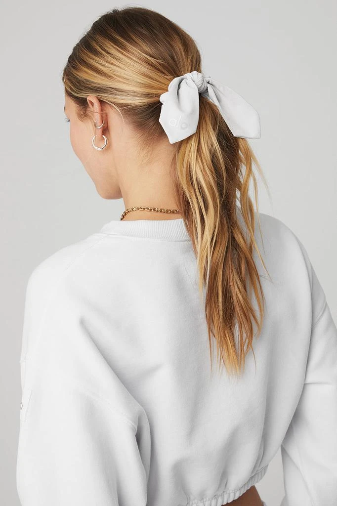 商品Alo|Alosoft Rhythm Scrunchie - White,价格¥165,第2张图片详细描述