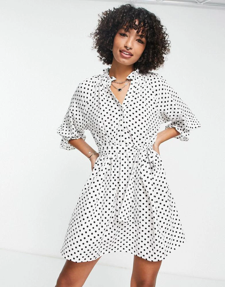 商品VERO MODA|Vero Moda 3/4 sleeve v neck mini dress with shirred cuffs and high neck in white print,价格¥193,第1张图片