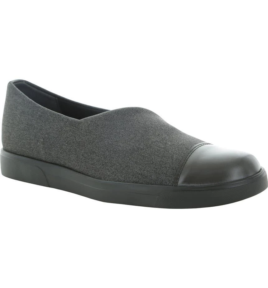 商品Munro|Plum Slip-On Flat - Multiple Widths Available,价格¥298,第1张图片