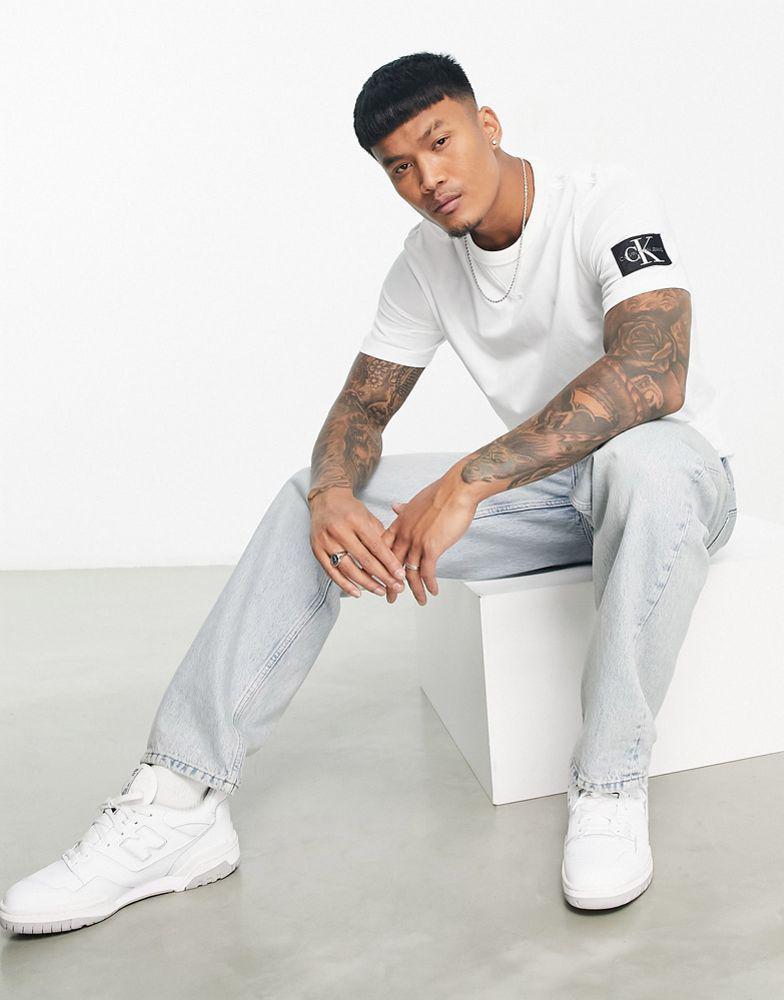 商品Calvin Klein|Calvin Klein Jeans monologo sleeve badge t-shirt in white marl,价格¥357,第4张图片详细描述
