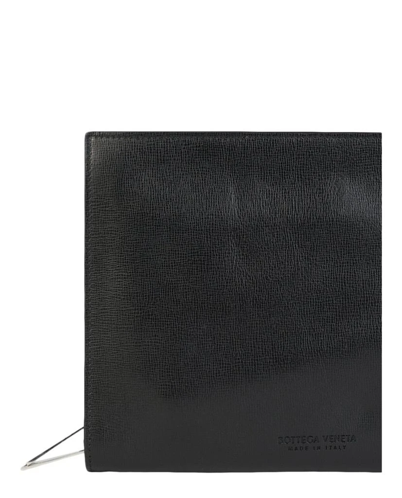 商品Bottega Veneta|Leather Embossed Pouch,价格¥1696,第3张图片详细描述