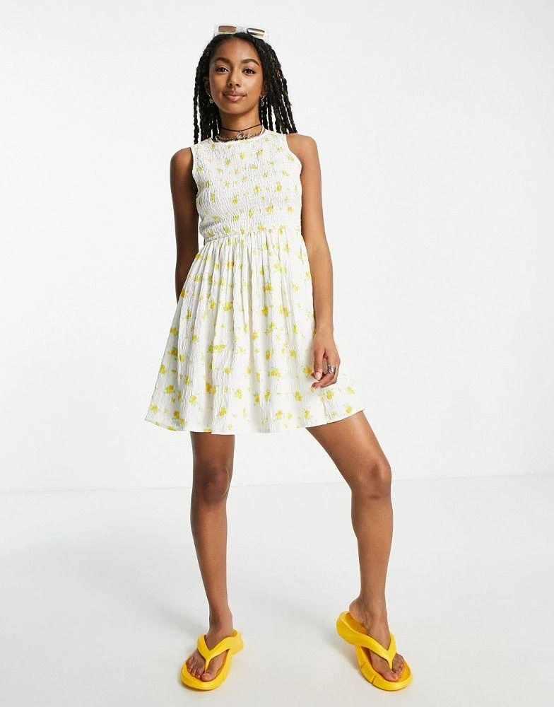 商品Daisy Street|Daisy Street mini smock dress with shirring detail in white yellow ditsy floral,价格¥241,第3张图片详细描述