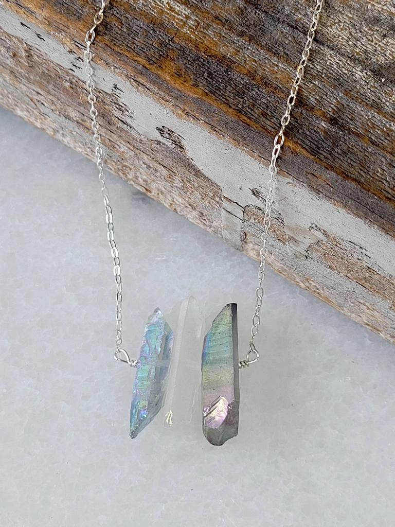 商品A Blonde and Her Bag Jewelry|Three Raw Quartz Crystal Pendant Necklace with Mystic Grey and Rainbow Quartz in Silver,价格¥210,第2张图片详细描述