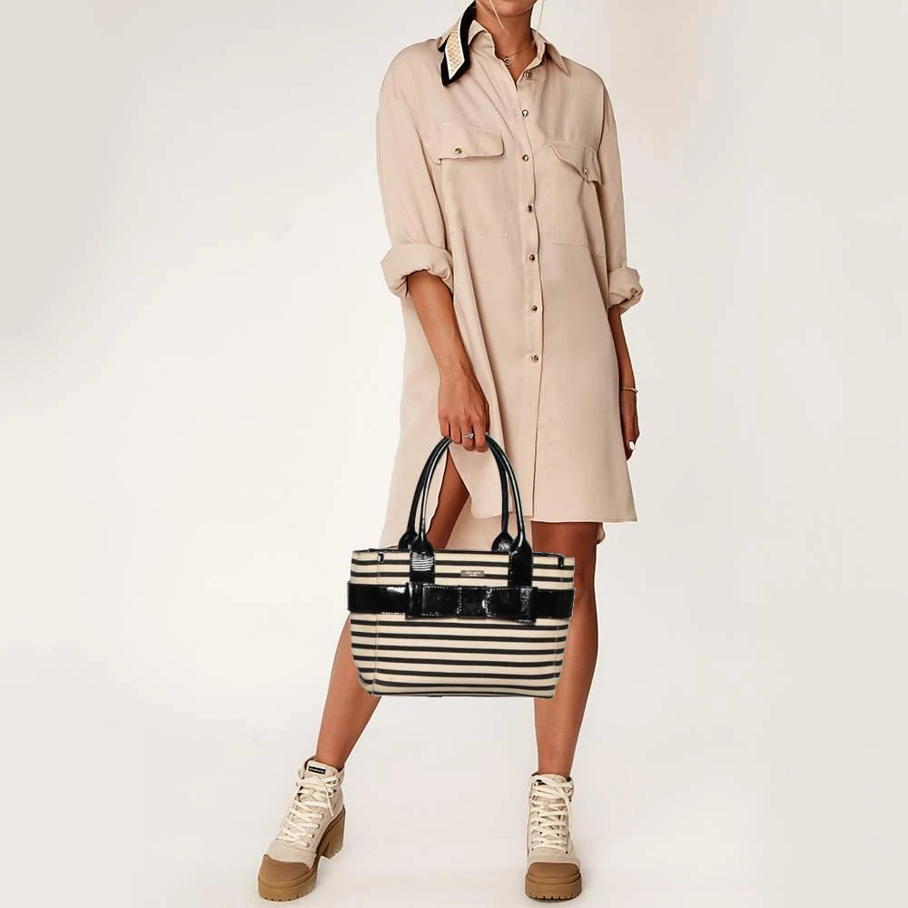 商品[二手商品] Kate Spade|Kate Spade Black/Beige Striped Canvas and Patent Leather Bow Tote,价格¥874,第2张图片详细描述