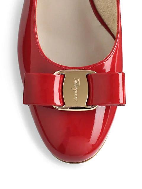 商品Salvatore Ferragamo|Vara 蝴蝶结漆皮中跟鞋,价格¥6323,第5张图片详细描述