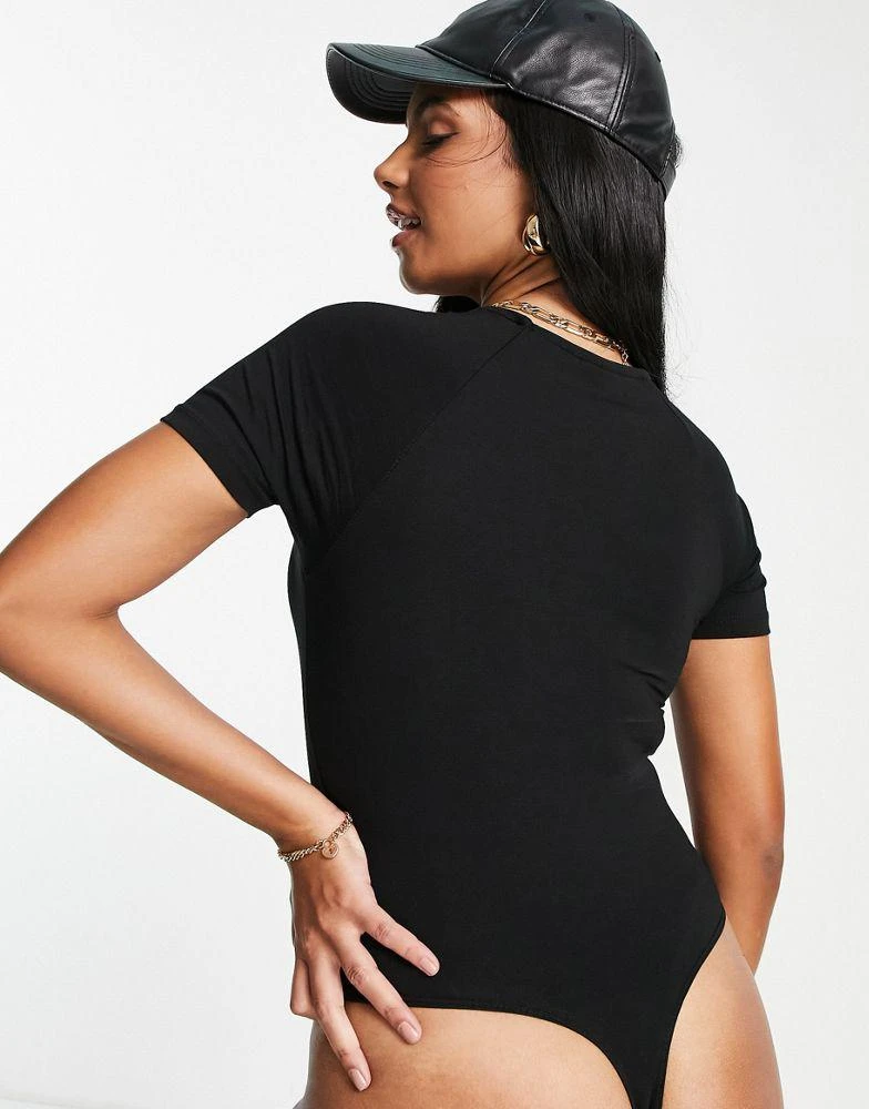 商品ASOS|ASOS DESIGN Hourglass cap sleeve keyhole bodysuit in black,价格¥98,第2张图片详细描述